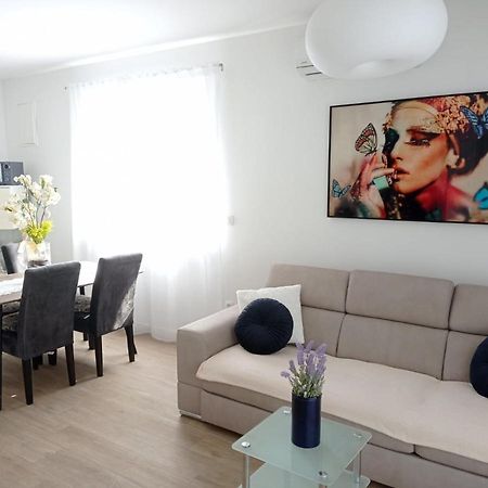 Apartman Franc S Vir Eksteriør billede