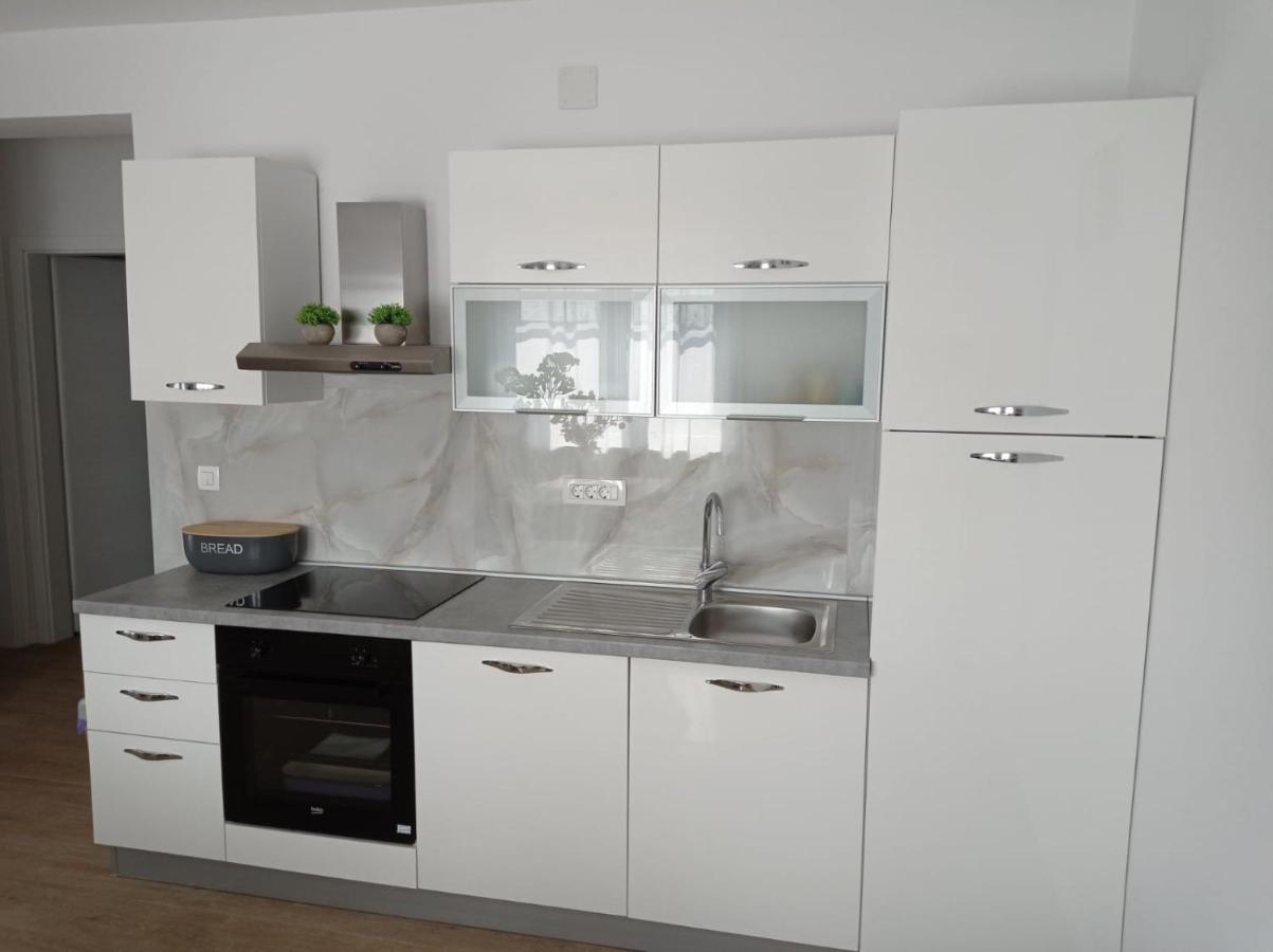 Apartman Franc S Vir Eksteriør billede