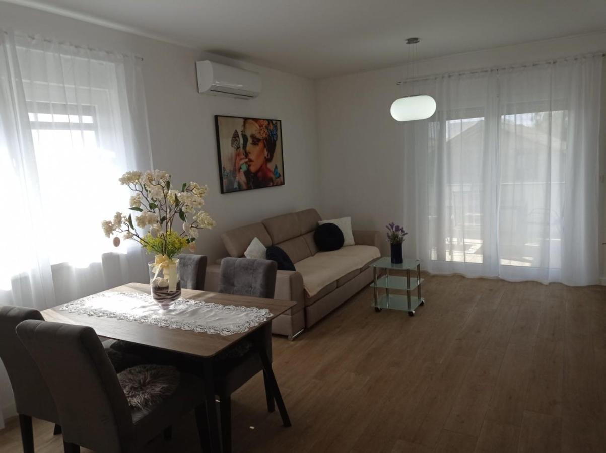 Apartman Franc S Vir Eksteriør billede
