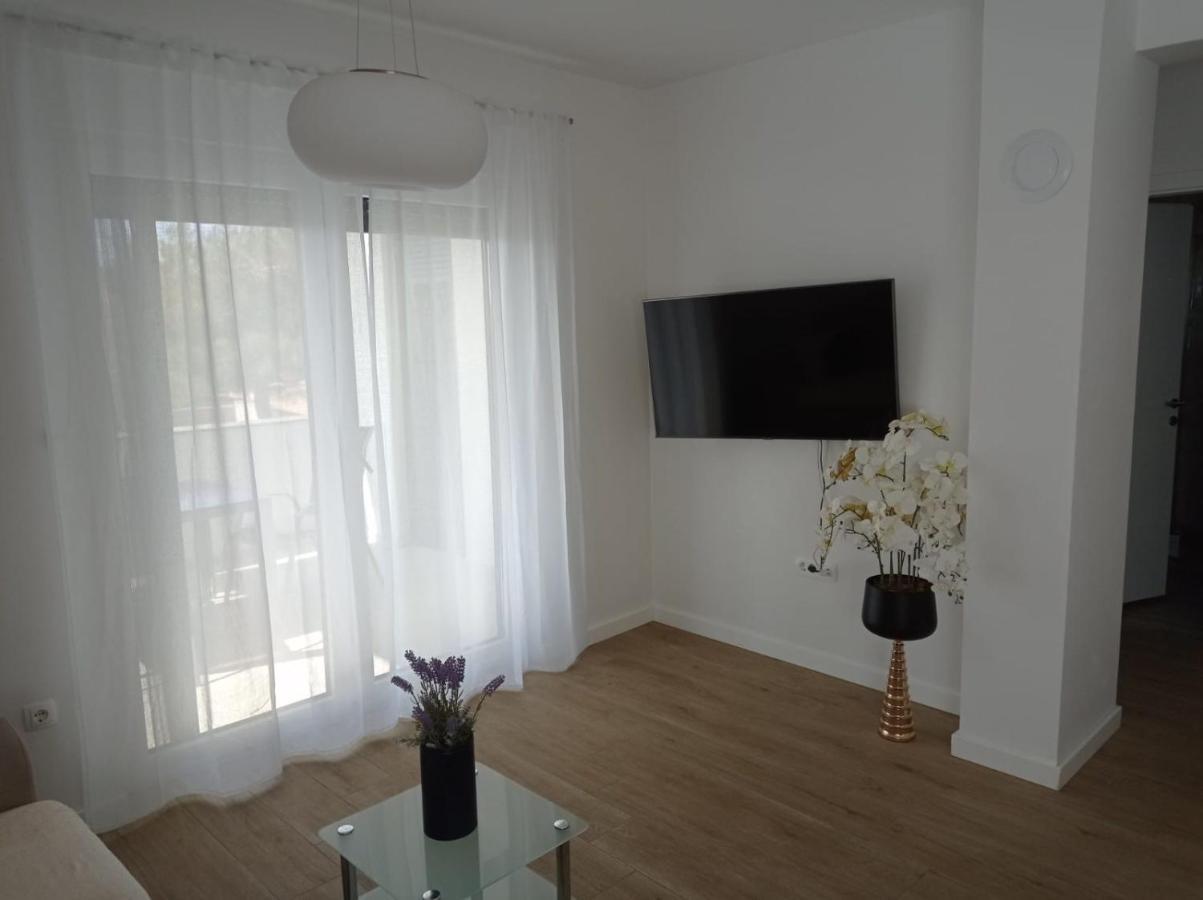 Apartman Franc S Vir Eksteriør billede